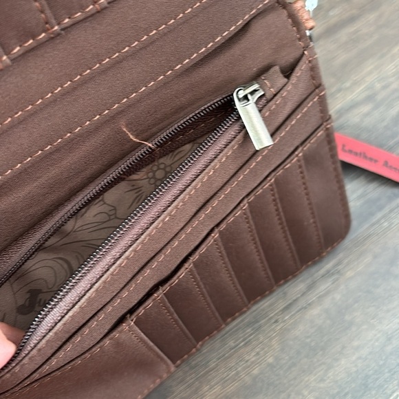 Justin Boots Wristlet/wallet,hair hide,bone,inlay, magnetic close,multisection - Picture 6 of 10